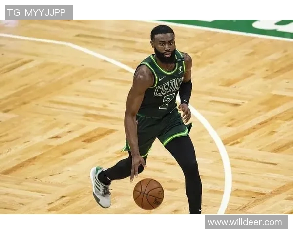 以得分后卫为核心构建球队战略的优势与挑战分析